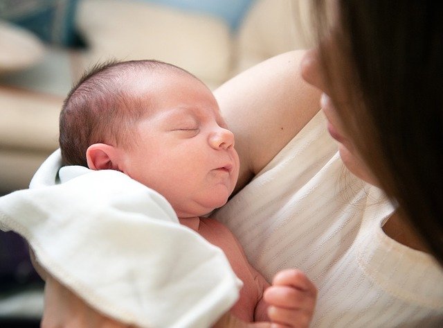 Handling your newborn